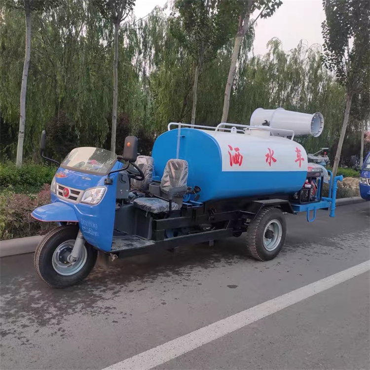 小型洒水车